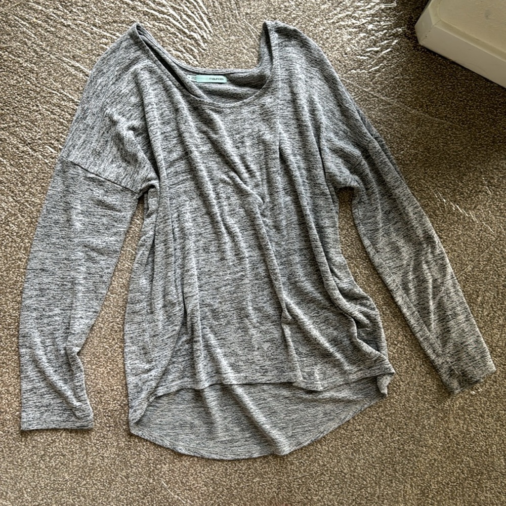 Heathered Grey Maurice’s Shirt size M flowy long sleeve